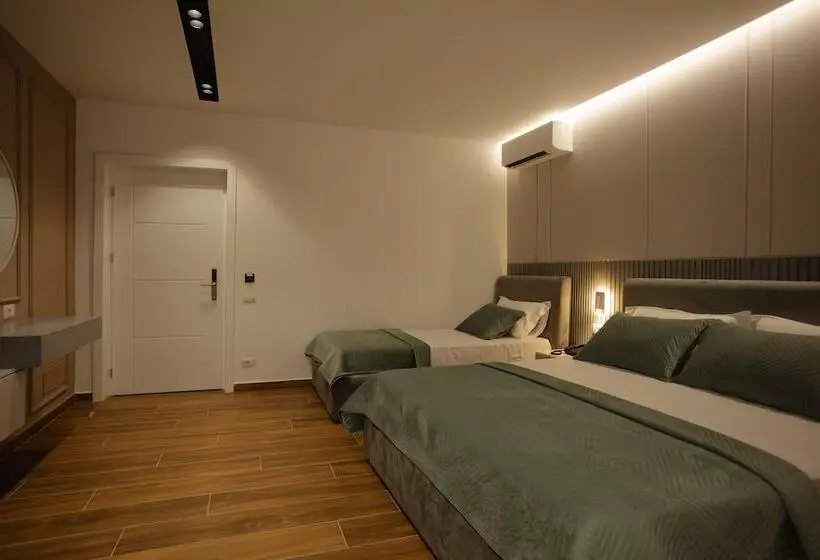 ホテル Kompleksi Royal