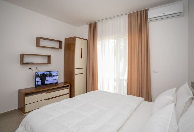 בית מלון כפרי Kompleksi Royal