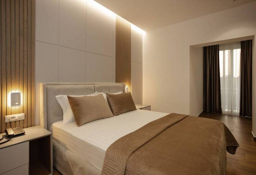 בית מלון כפרי Kompleksi Royal