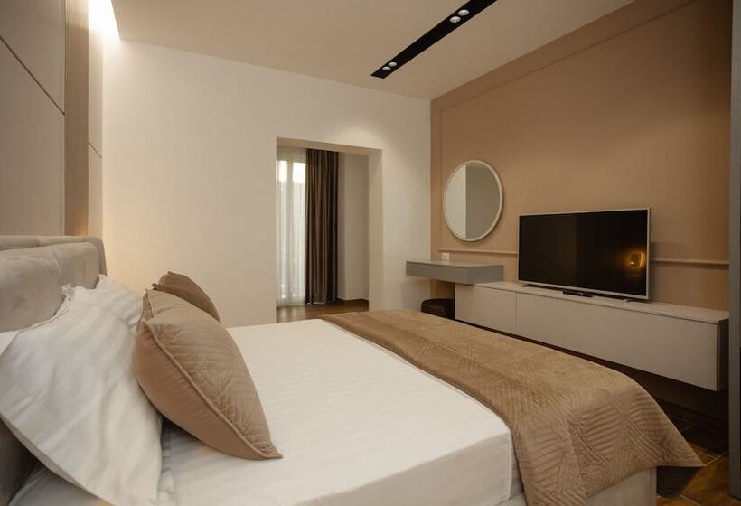 בית מלון כפרי Kompleksi Royal