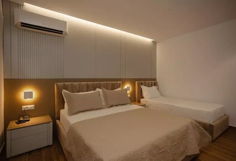 ホテル Kompleksi Royal