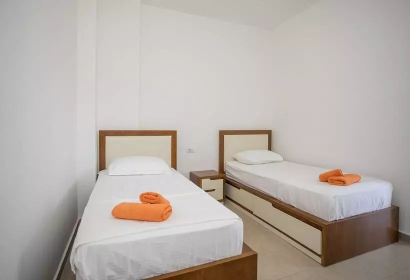 ホテル Kompleksi Royal