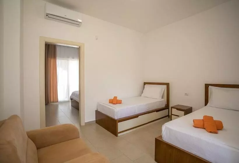 ホテル Kompleksi Royal