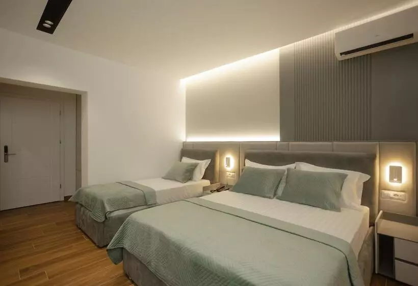 ホテル Kompleksi Royal