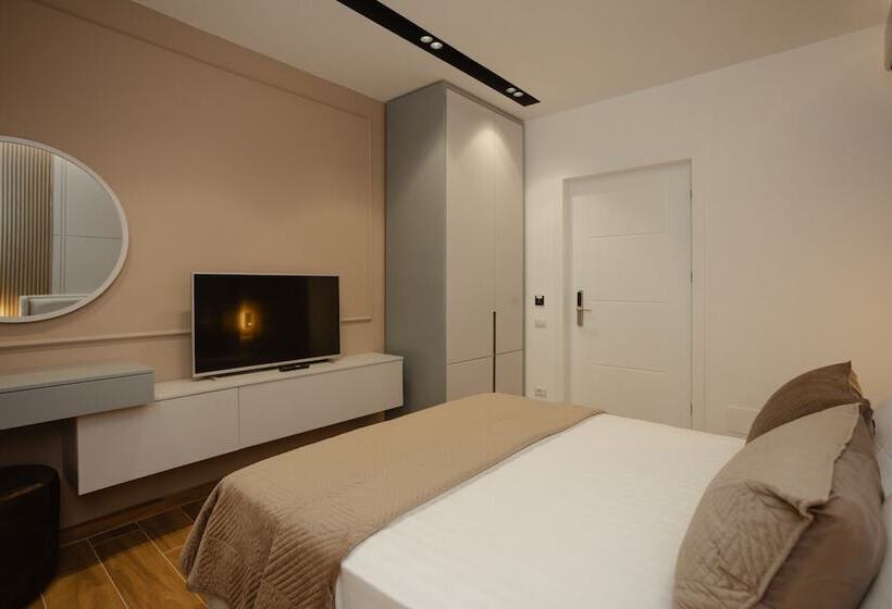 בית מלון כפרי Kompleksi Royal