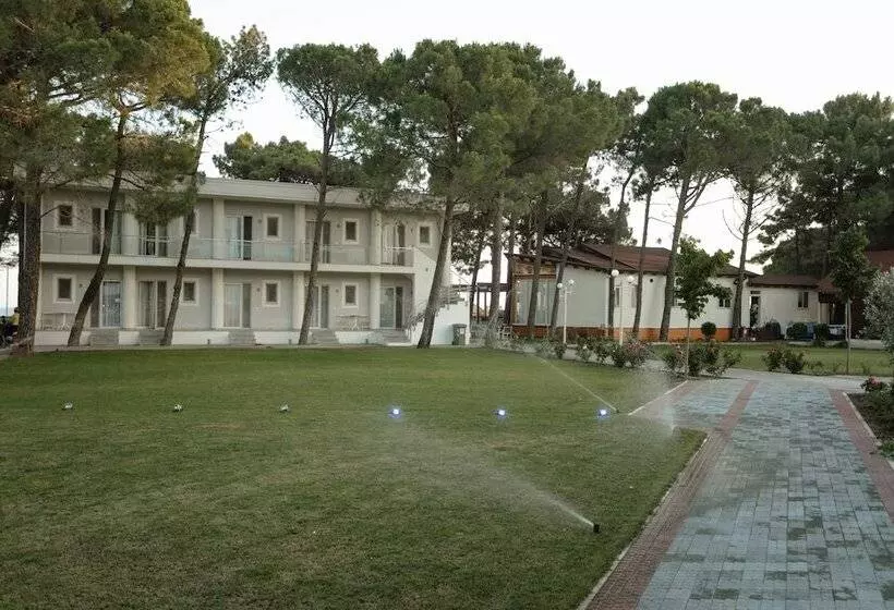 ホテル Kompleksi Royal