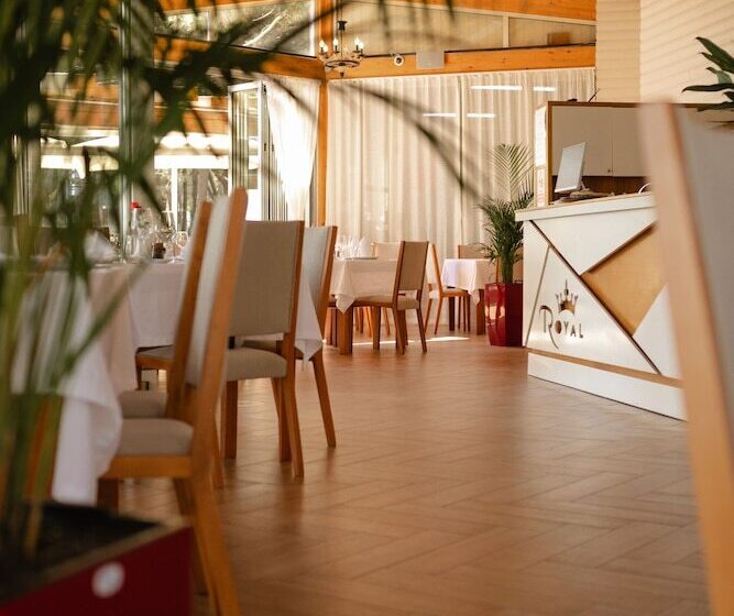 בית מלון כפרי Kompleksi Royal