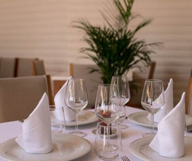 בית מלון כפרי Kompleksi Royal