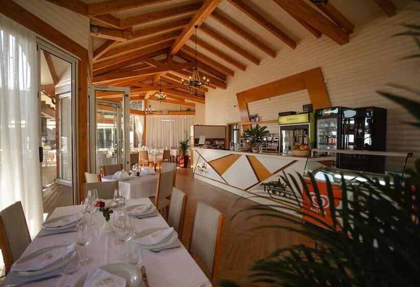 בית מלון כפרי Kompleksi Royal