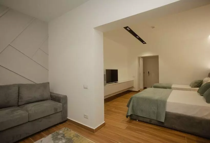 ホテル Kompleksi Royal