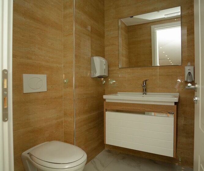 בית מלון כפרי Kompleksi Royal