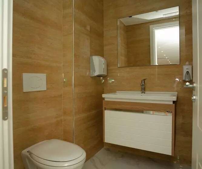 ホテル Kompleksi Royal