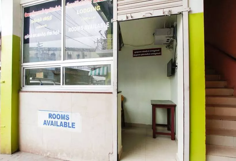 Hotelli Spot On 60738 Senaithalaivar Residency