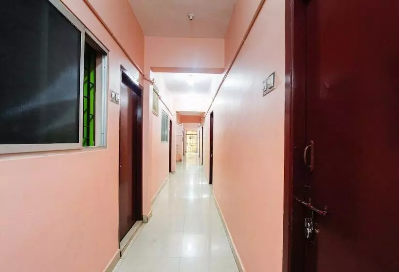 Hotelli Spot On 60738 Senaithalaivar Residency