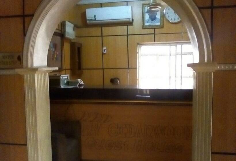 پانسیون Jerry Cedarwood Guest House