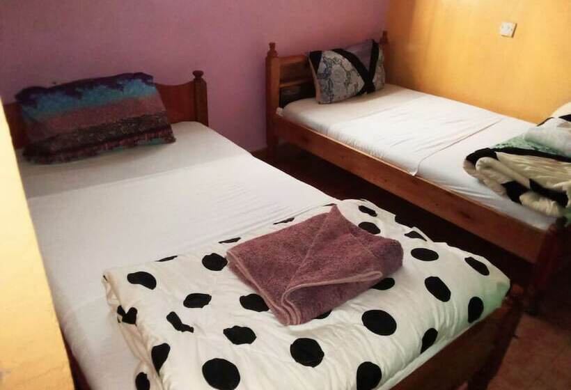 پانسیون Riverside Tourism Guest House