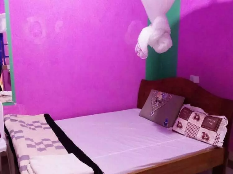 پانسیون Riverside Tourism Guest House
