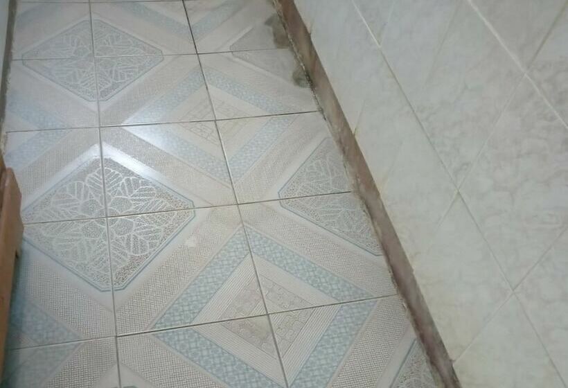 پانسیون Rose Wood Lodge