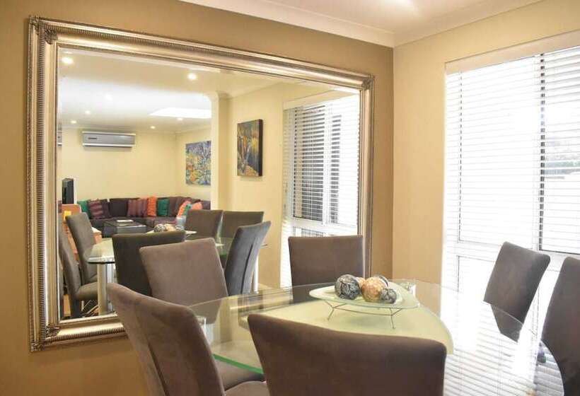 Professionally Cleaned 2bdr Villa, Great Location