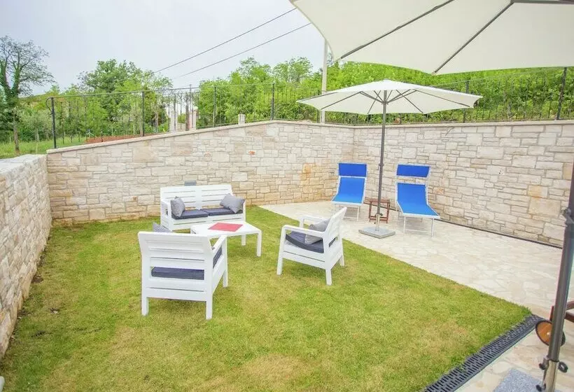 Relaxing Villa With Pool And Garden For Six Persons In Central Istria
