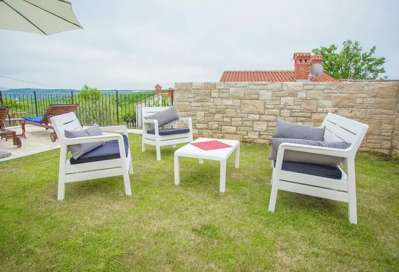 Relaxing Villa With Pool And Garden For Six Persons In Central Istria