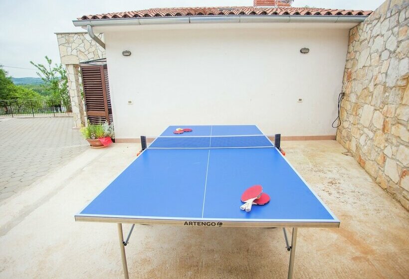 Relaxing Villa With Pool And Garden For Six Persons In Central Istria