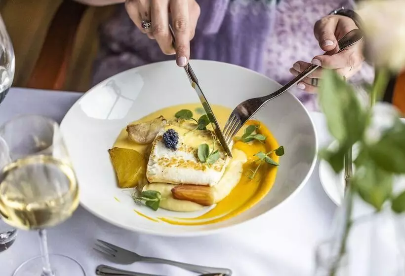 Finnøy Bryggehotell   By Classic Norway Hotels
