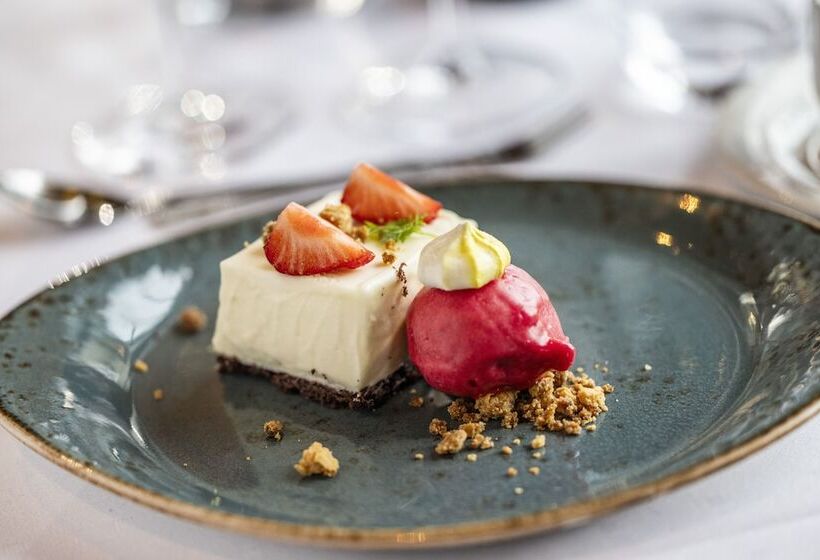 Finnøy Bryggehotell   By Classic Norway Hotels