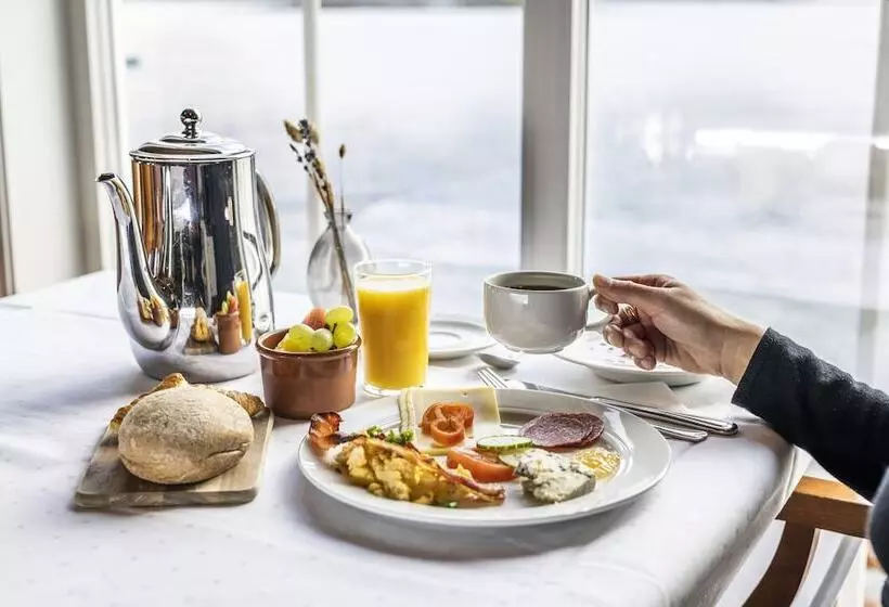 Finnøy Bryggehotell   By Classic Norway Hotels