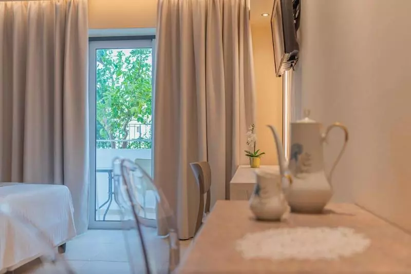 هتل Christa Apartments