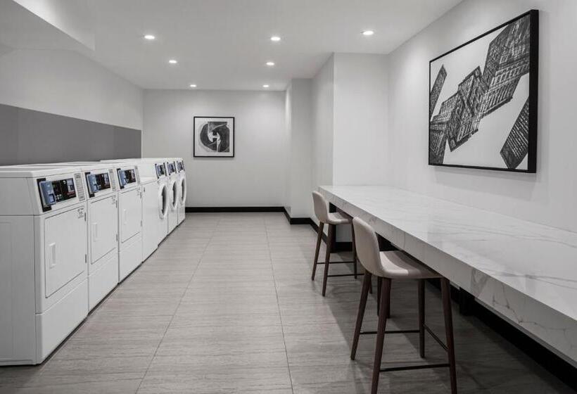 Hotel Four Points By Sheraton Flushing