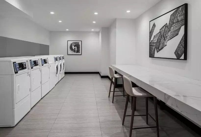 Hotelli Four Points By Sheraton Flushing