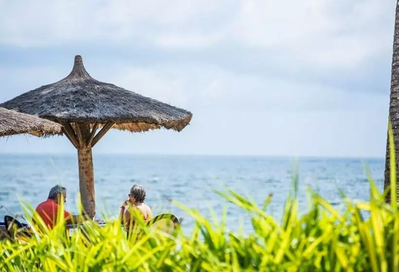 هتل Hôtel Bassam Plage