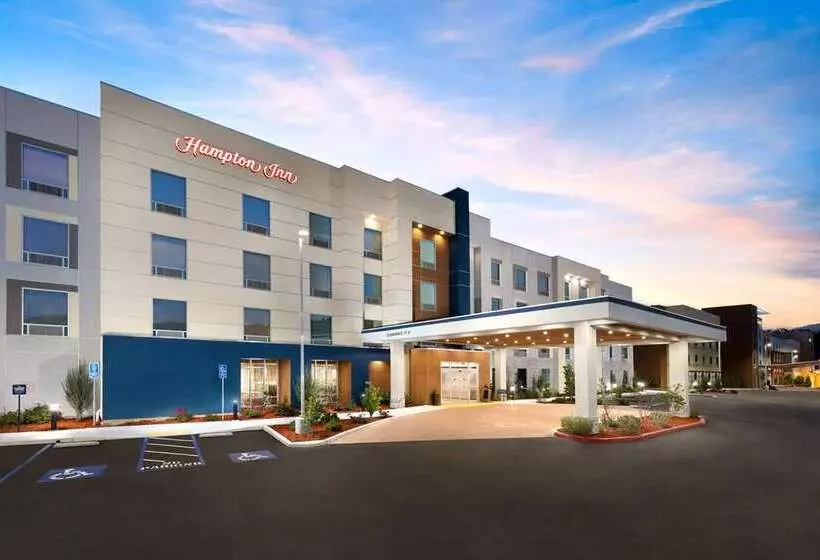 Hotelli The Oakhurst Inn At Yosemite