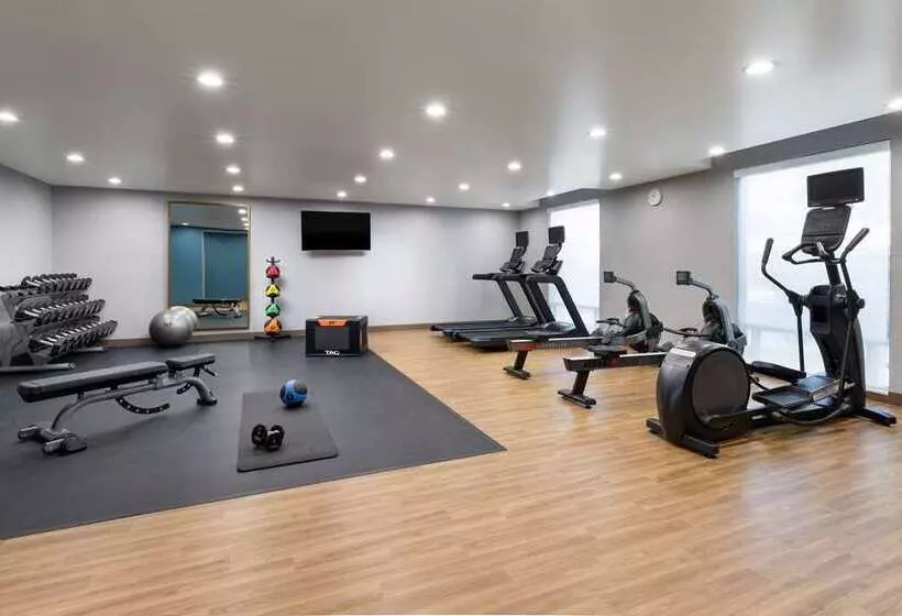 Hotelli The Oakhurst Inn At Yosemite