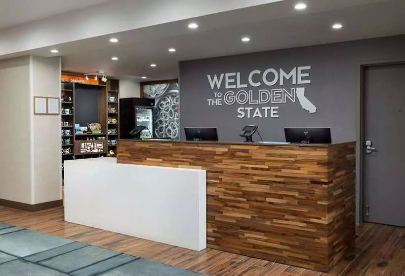 Hotelli The Oakhurst Inn At Yosemite