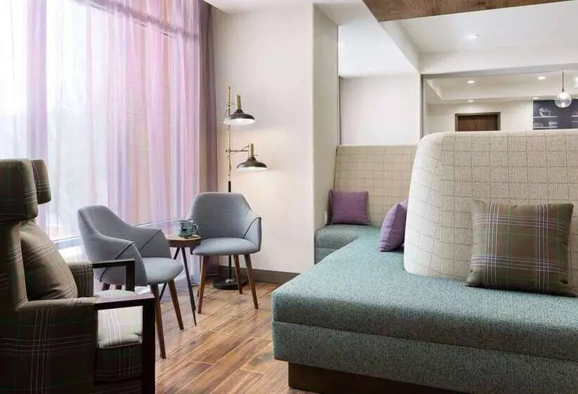 Hotelli The Oakhurst Inn At Yosemite