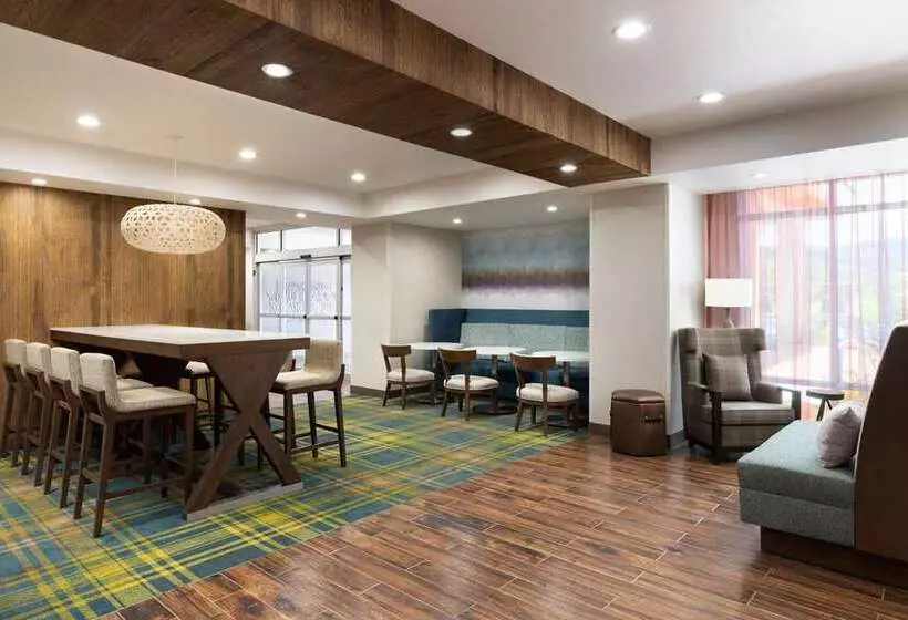 Hotelli The Oakhurst Inn At Yosemite