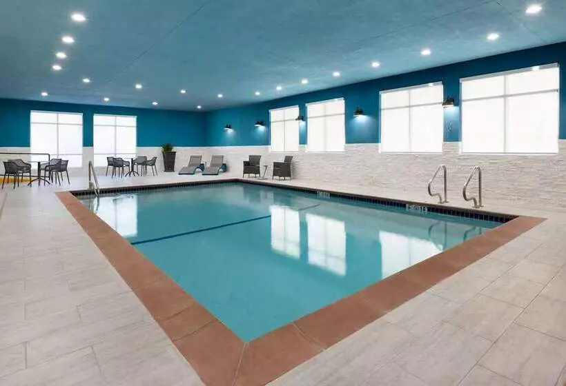 Hotelli The Oakhurst Inn At Yosemite