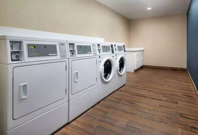 Hotelli The Oakhurst Inn At Yosemite