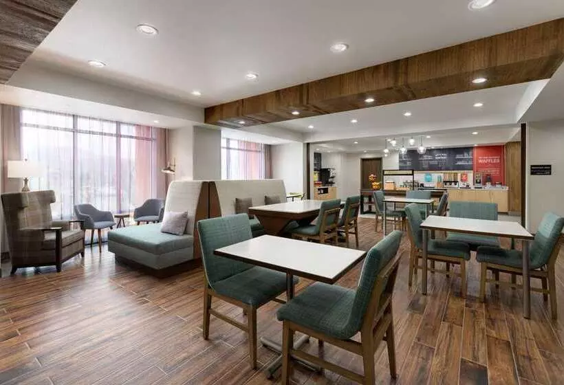 Hotelli The Oakhurst Inn At Yosemite