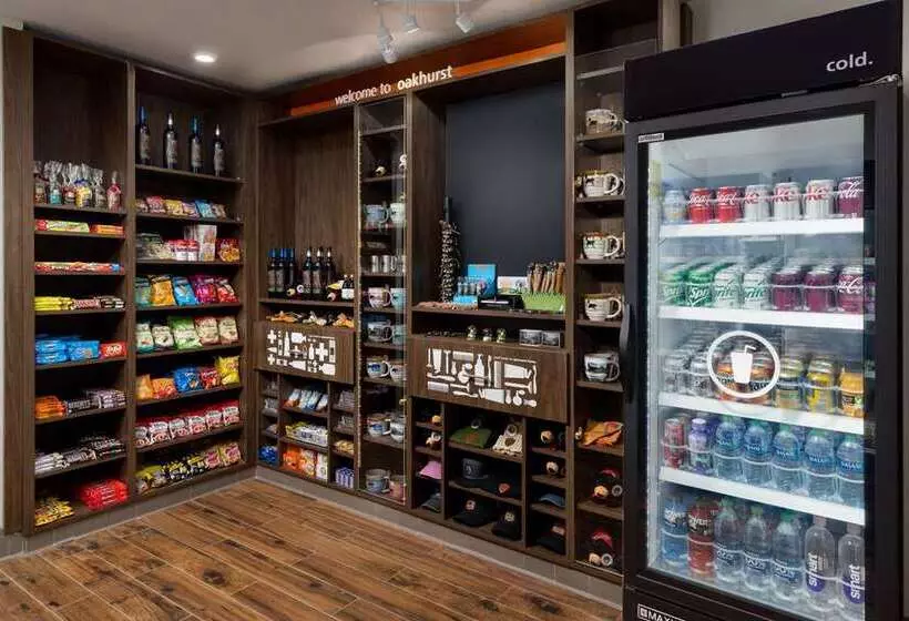 Hotelli The Oakhurst Inn At Yosemite