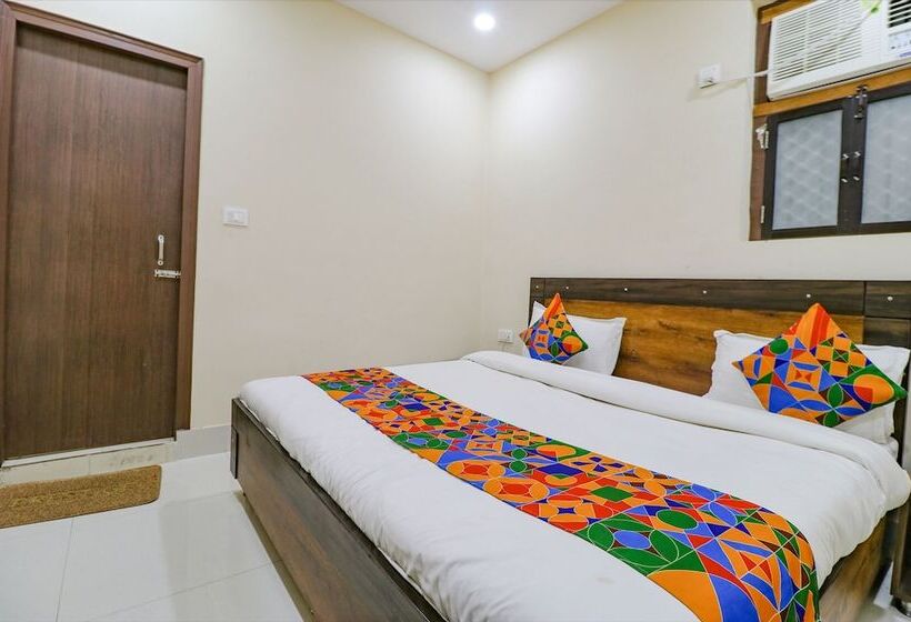 בית מלון כפרי Fabexpress Kartikey Inn