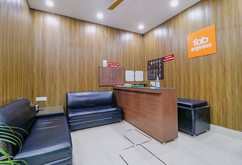 בית מלון כפרי Fabexpress Kartikey Inn