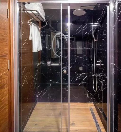 هتل Novel Centre Point