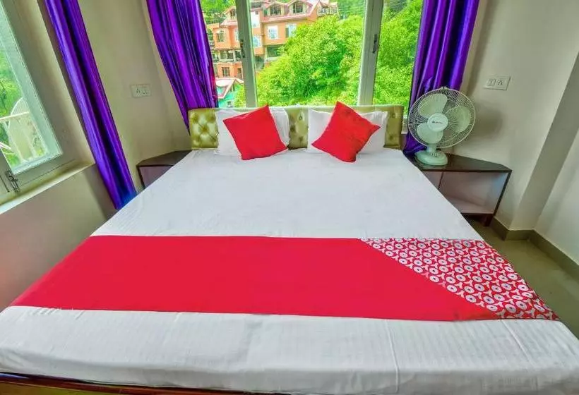 Hotelli Oyo 46779 Moksh Villa