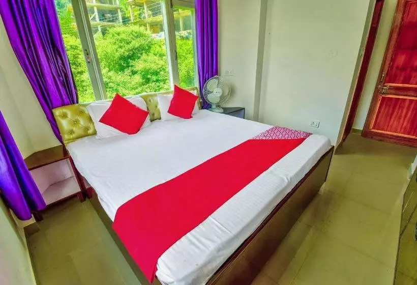 Hotelli Oyo 46779 Moksh Villa