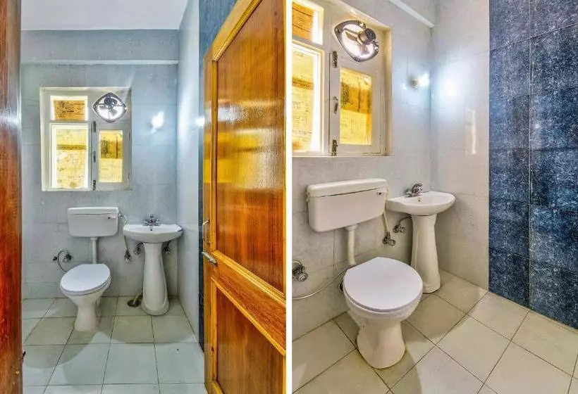 Hotelli Oyo 46779 Moksh Villa