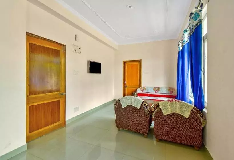 Hotelli Oyo 46779 Moksh Villa