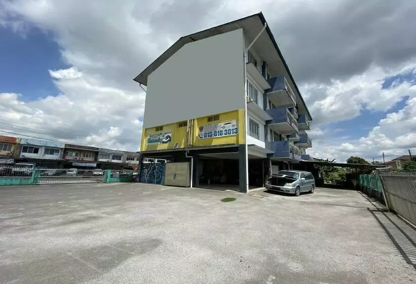 هتل Oyo 90295 Beacon Homestay Kuching
